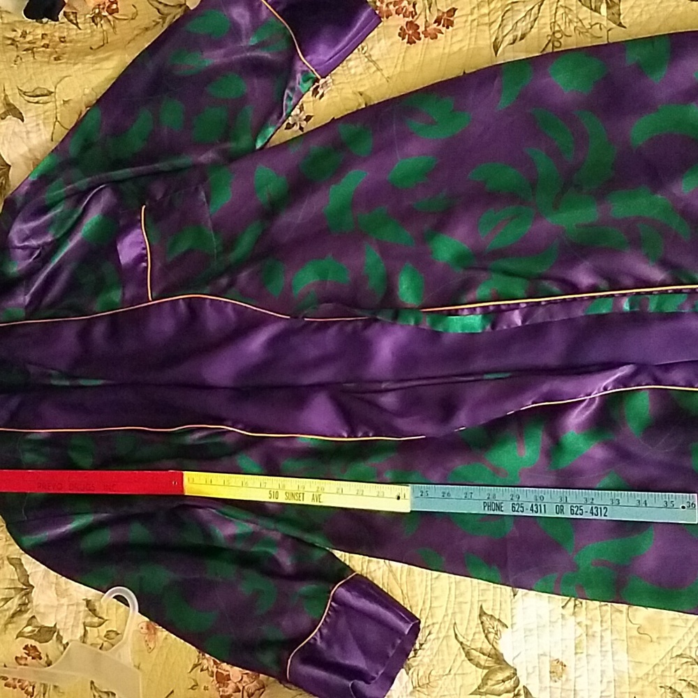 Vintage Victoria's Secret Gold Label Robe - Picture 11 of 16